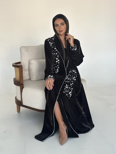 عباية مخمل كوري مع شك