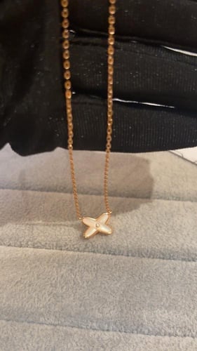 سلسال جو دو ليان حجر ابيض- روز قولد