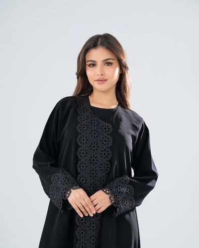 عباية كريب إندونيسي بكلفة دانتيل - لون أسود فخم بإ...