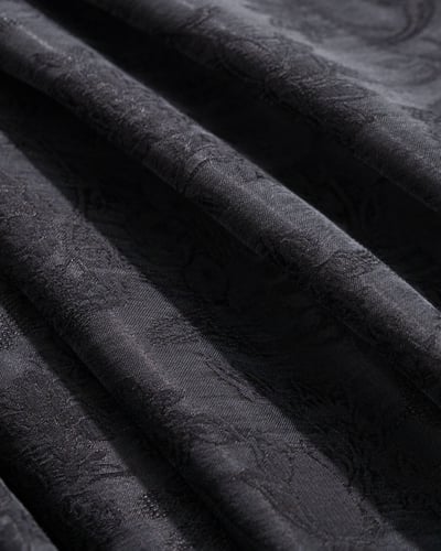 عباية حرير تركي جاكار كسرات - لون اسودعملي فاخر من...