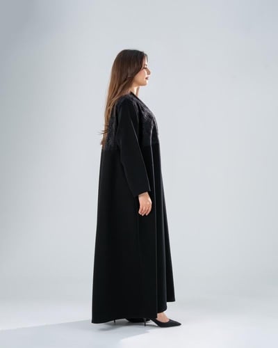 عباية كريب إندونيسي بتفاصيل دانتيل - لون أسود راقي...