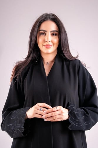 عباية كريب اندنوسي تطريز-لون اسود يوميفاخرة
