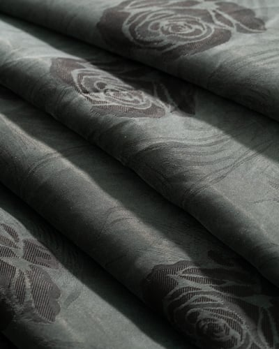 عباية حرير ياباني جاكار بقصة فراشة -لون زيتي فاخر...