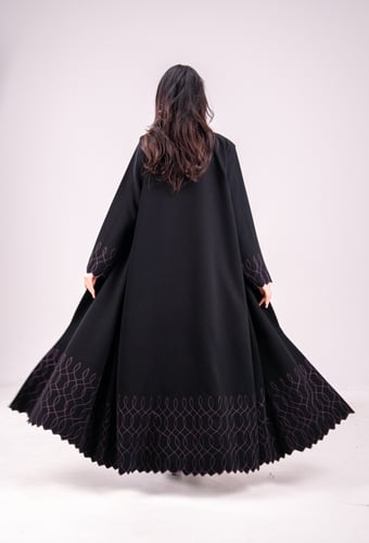 عباية كريب اندنوسي تطريزموف-لون اسود يوميفاخرة