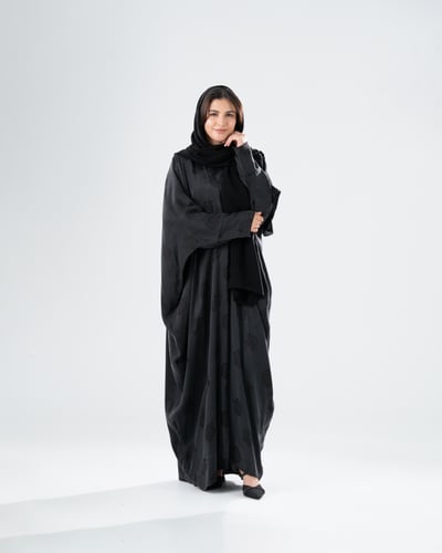 عباية حرير ياباني جاكار بقصة فراشة -لون اسود فاخر...