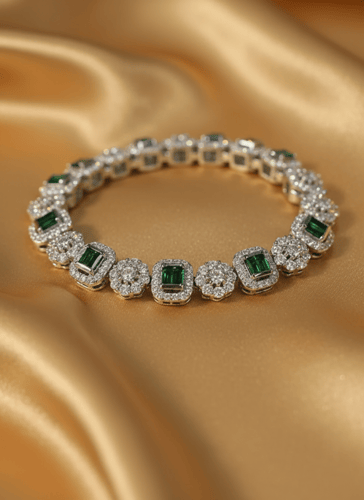 "سوار الزمرد الأخضر والبلورات الشفافة – فخامة تليق...