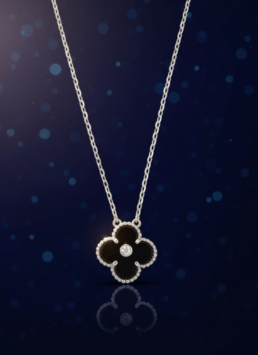 قلادة فضي بأناقة الأسود – لمسة من الرقي والجاذبية