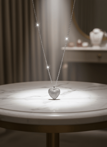 "قلادة القلب المتلألئ – لمسة رومانسية لكل يوم"