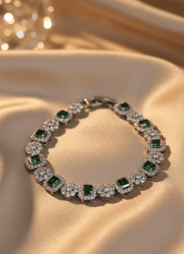 "سوار الزمرد الأخضر والبلورات الشفافة – فخامة تليق...