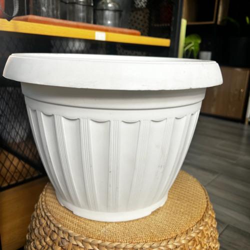 مركن زراعة مقلم لون ابيض