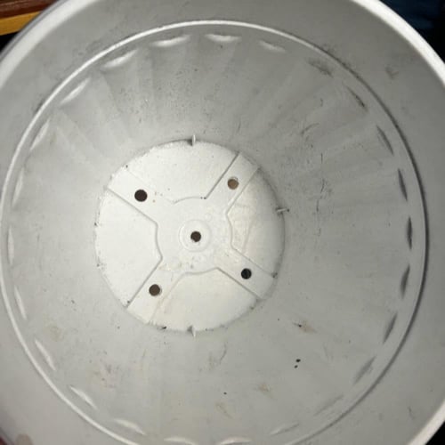 مركن زراعة مقلم لون ابيض