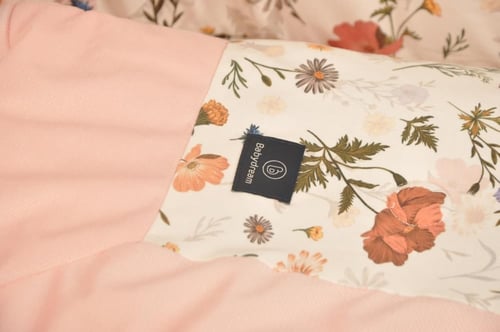 مفرش السرير الخشبي