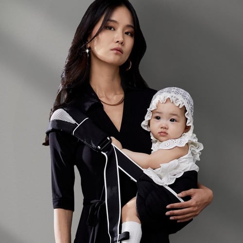 حاملة الطفل