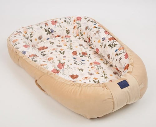 مهد مواليد متنقل