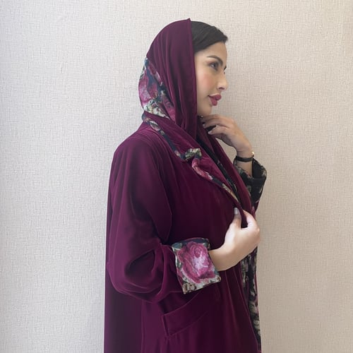 مخمل خمري مع الورود الشتوية