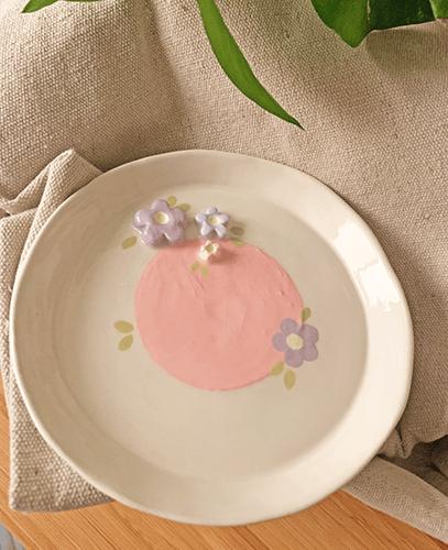 صحن رقيق مزين بالورد