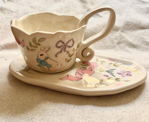 كوب ريفي مع الصحن