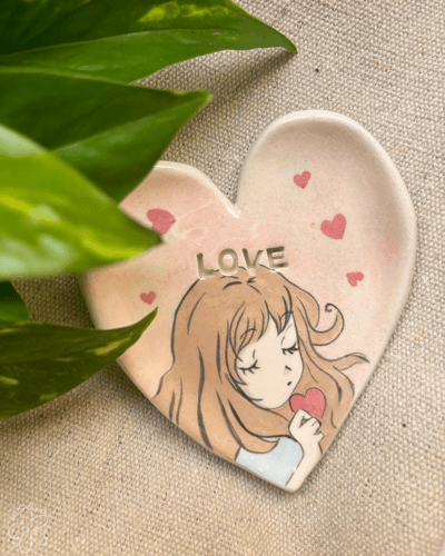 Girl in love plate
