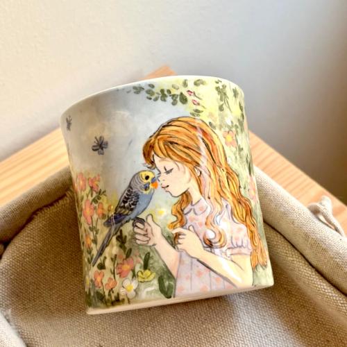 كوب Girl & parrot in the garden