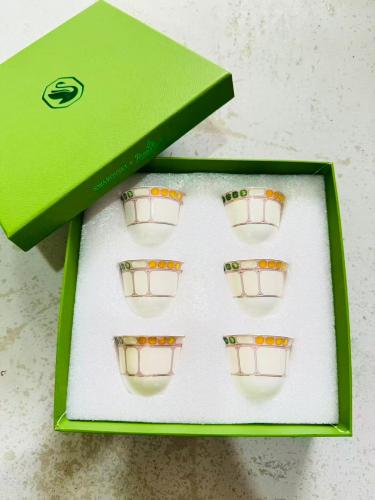 فناجيل قهوة ملون سواروفسكي العدد ٦