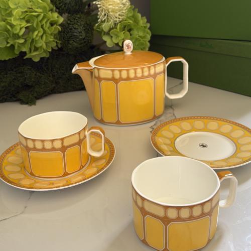 ابريق مع كوبين سواروفسكي اصفر العدد ٣ ماستر كواليت...