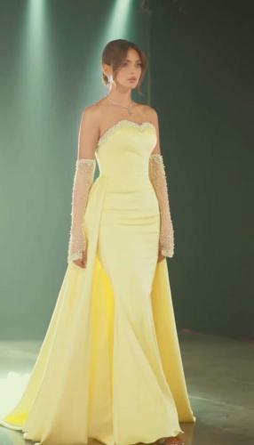 فستان اصفر اكمام تطريز