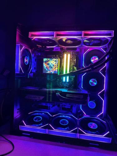 تجميعة بي سي RTX 5070 Ti و Ryen 7 7800X3D