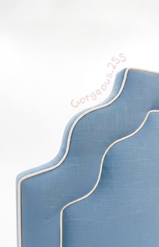 سرير كلاسيكي بتنورة