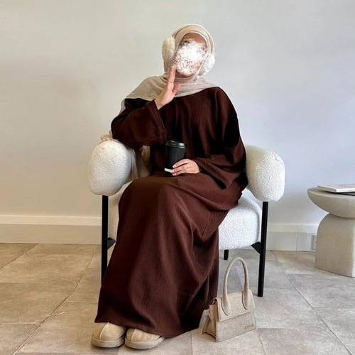 طقم إسلامي شتوي عصري – فستان وعباية بتصميم راقي