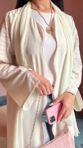 عباية موجة مطرزة فاخرة – تصميم عصري بلمسة تراثية