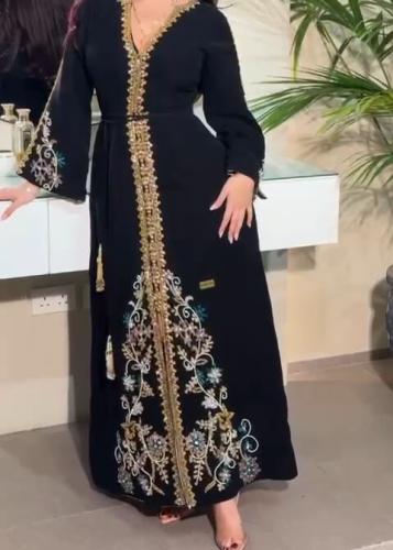 جلابية سهرة فاخرة بتطريز كريستال ذهبي