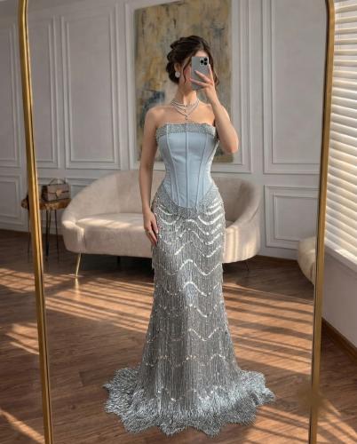 فستان سهرة استثنائي بتصميم الكورسيه وتطريزات الخرز...