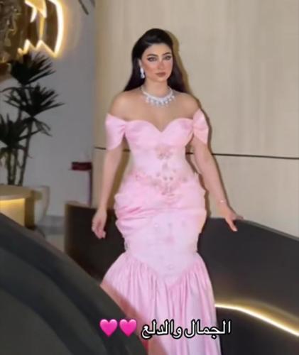 فستان طويل انيق
