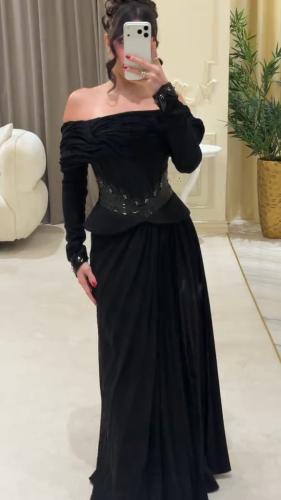 فستان سهرة أسود مكشوف الأكتاف بتصميم كورسيه أنيق و...