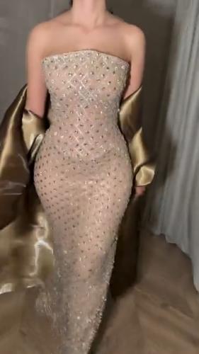 فستان سهرة فاخر بتصميم حورية البحر مرصع بالكريستال...