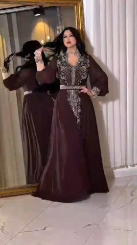 قفطان ملكي عصري بلون الشوكولاتة الداكنة مع تطريز ي...