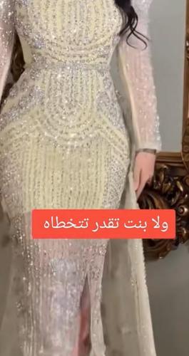 فستان سهرة ملكي مرصع بالكريستال الفاخر مع فتحة جان...