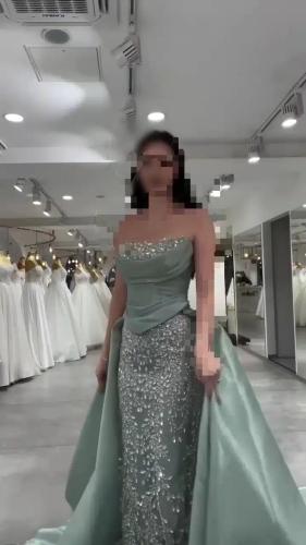 فستان سهرة فاخر بتنورة إضافية قابلة للفصل وتطريز ك...