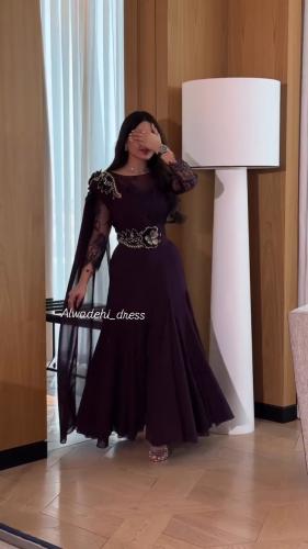 فستان سهرة كريب وشيفون بكتف مكشوف وتطريز كريستال -...