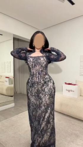 فستان سهرة ملكي بأكمام طويلة وتفاصيل الدانتيل المف...