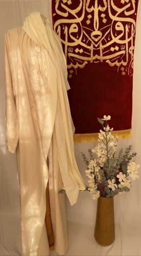 طقم ( شرشف -سجادة- بيت مصحف )