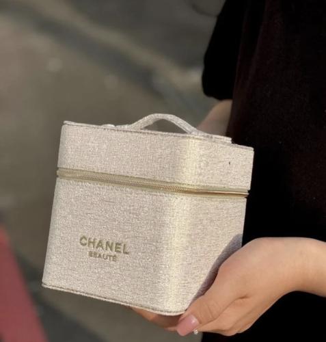 شنطة شانيل ميك اب