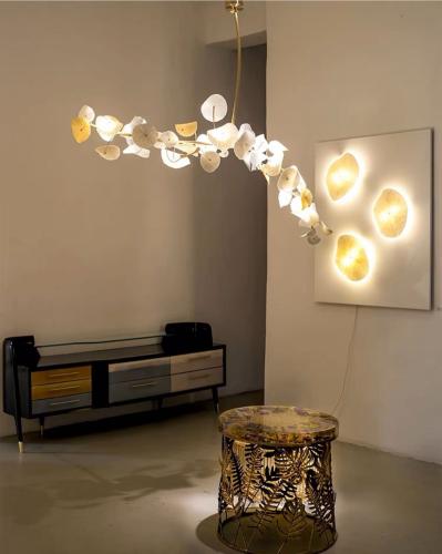 معلقة بتلات النور البيضاء