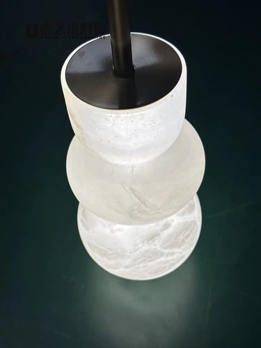 معلقة هندسية من الرخام