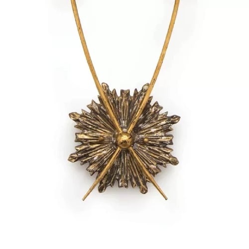 جدارية بقاعدة مشغولة