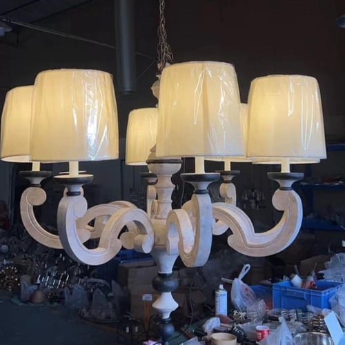 ثريا خشب بتصميم نيوكلاسيك