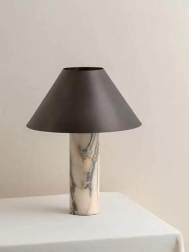 مصباح طاولة من الرخام