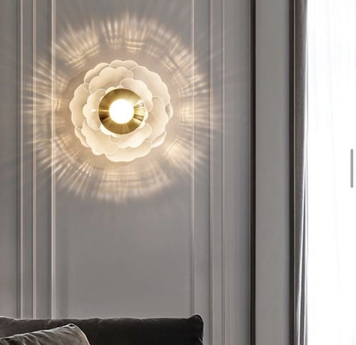 إضاءة جدارية متنوعة التصاميم