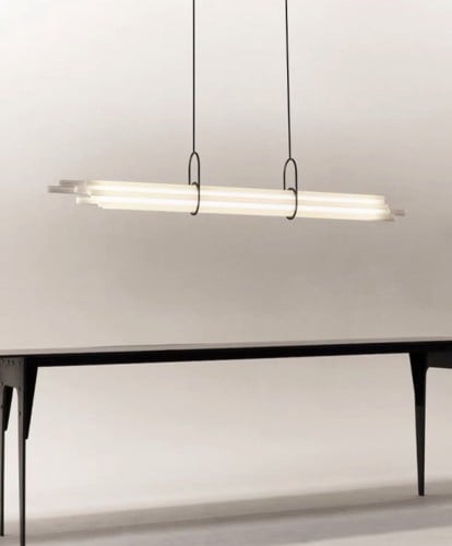 ثريا الاسطوانات المضيئة.