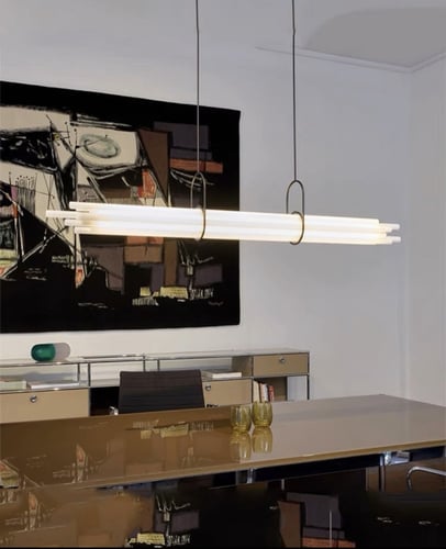 ثريا الاسطوانات المضيئة.